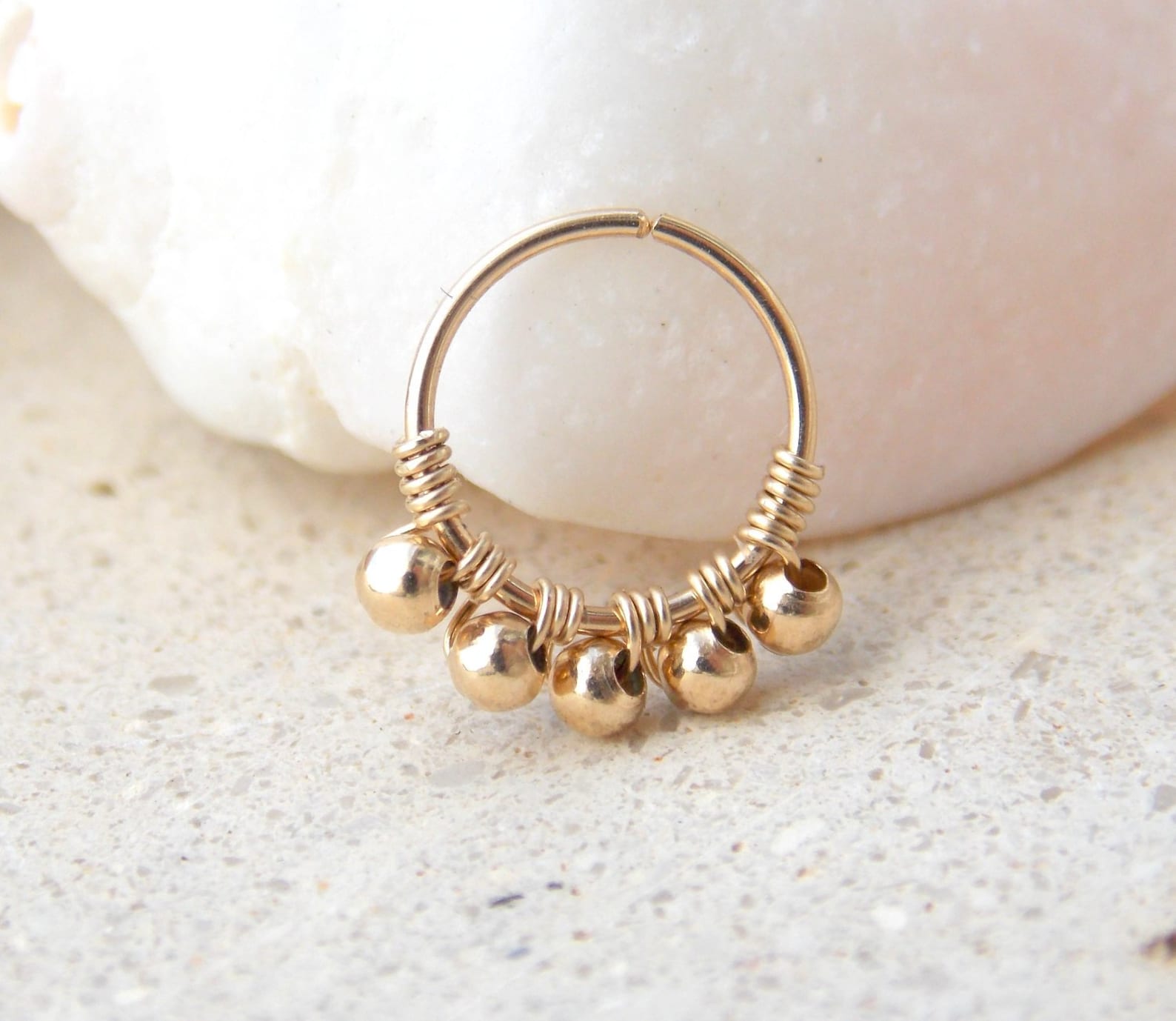 Body Jewelry Hangers - حلقة أنف مرصعة بالخرز مطلية بالذهب