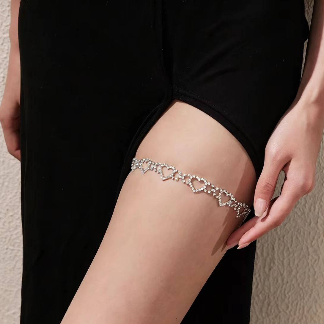 Body Jewelry Leg Chain - سلسلة ساق على شكل قلب مرصعة