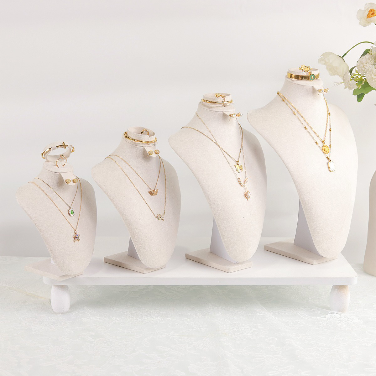 Body Jewelry Display Ideas - تمثال نصفي لعرض المجوهرات المخملية للجسم