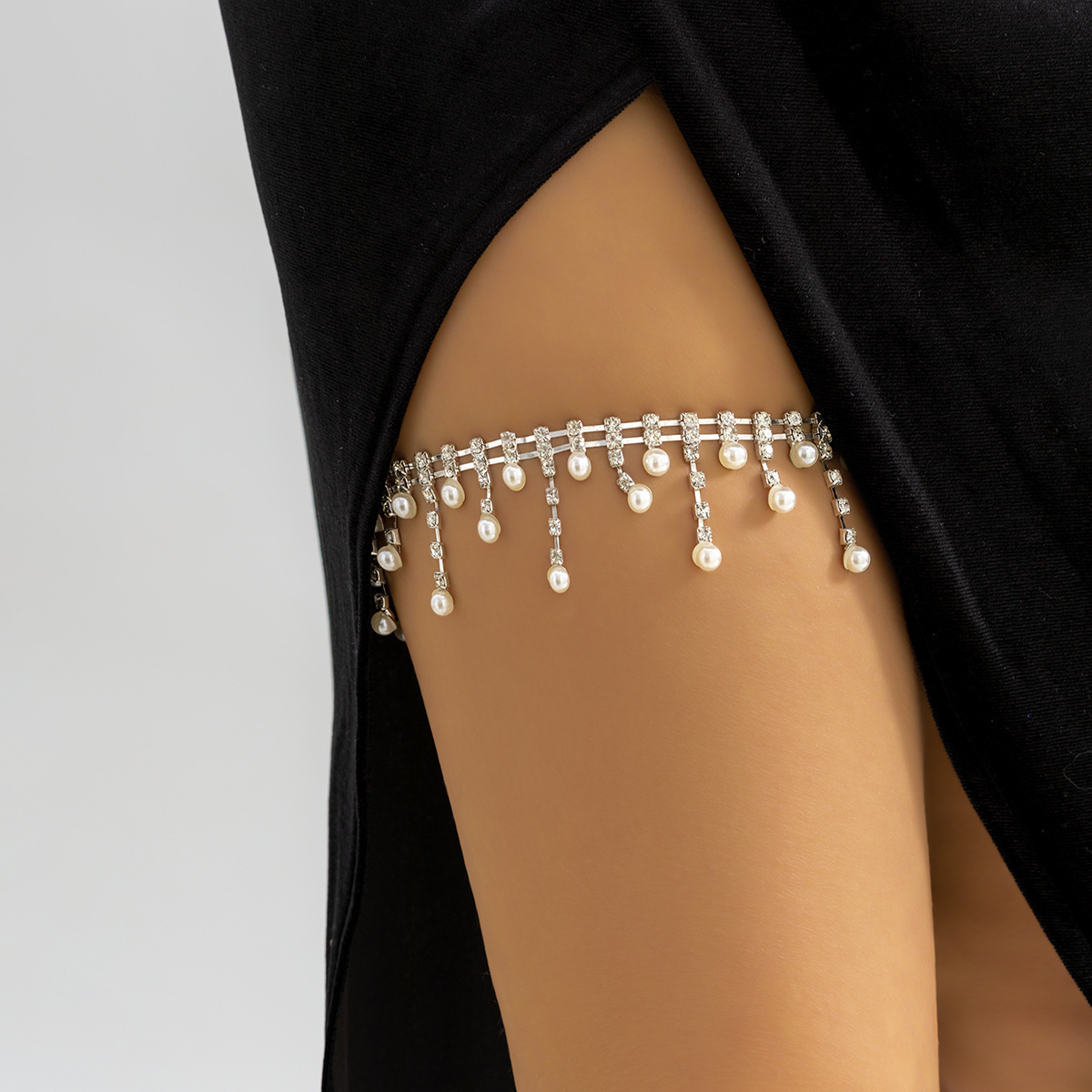 سلسلة ساق مرصعة باللؤلؤ للنساء - مراجعة Body Jewelry Leg Chain وسعره