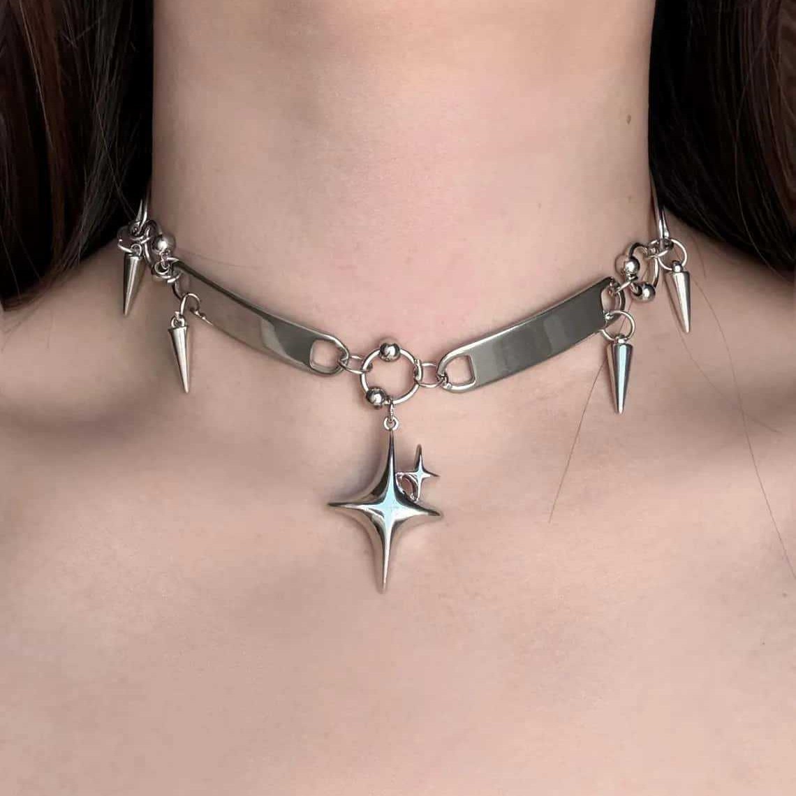 قلادة نسائية بتصميم نجمة بانك  - مراجعة Body Jewelry Y2K وسعره