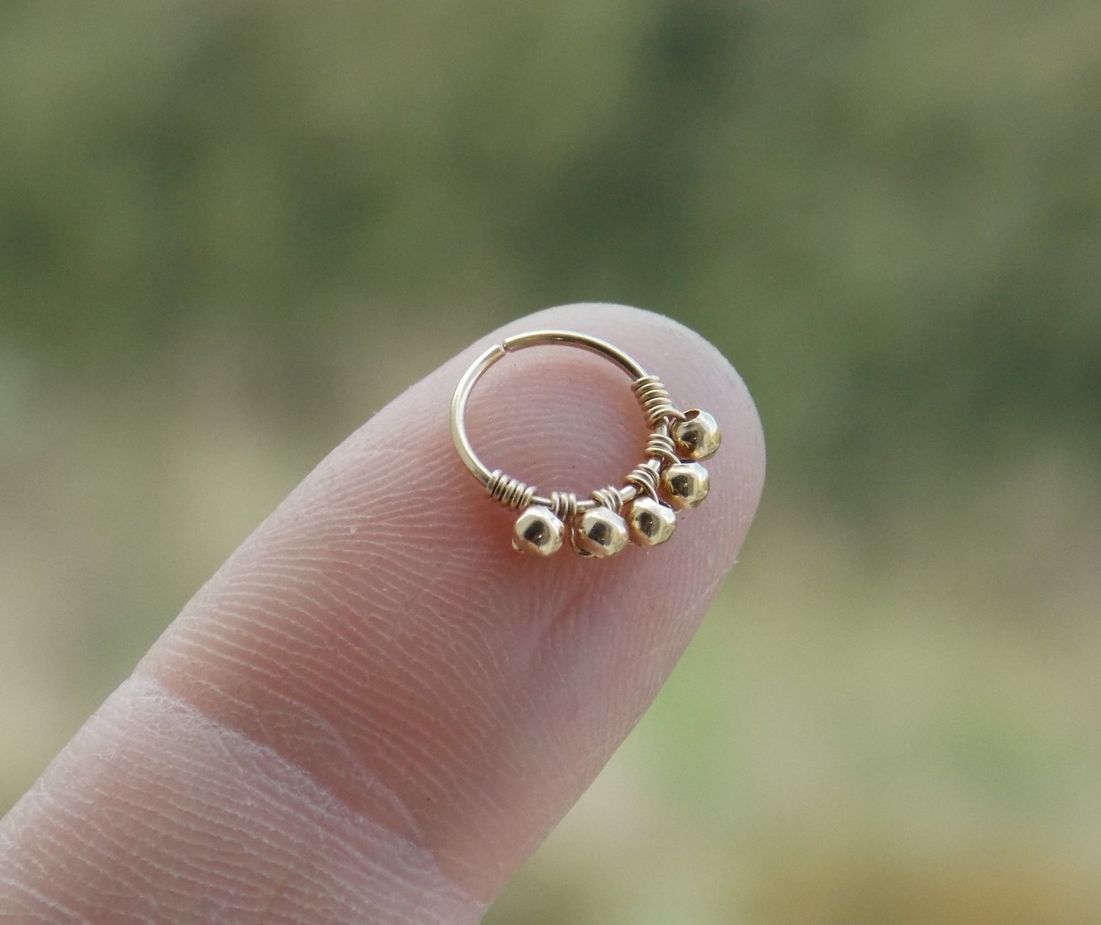 حلقة أنف مرصعة بالخرز مطلية با - مراجعة Body Jewelry Hangers وسعره