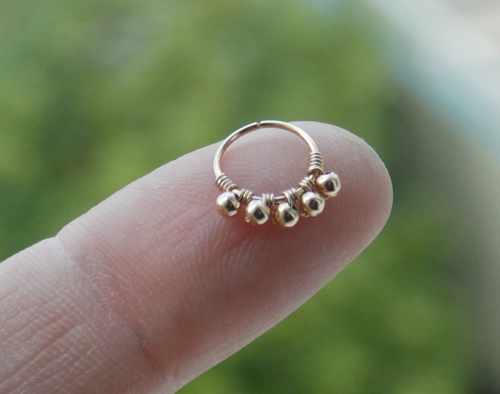 حلقة أنف مرصعة بالخرز مطلية با - مراجعة Body Jewelry Hangers وسعره