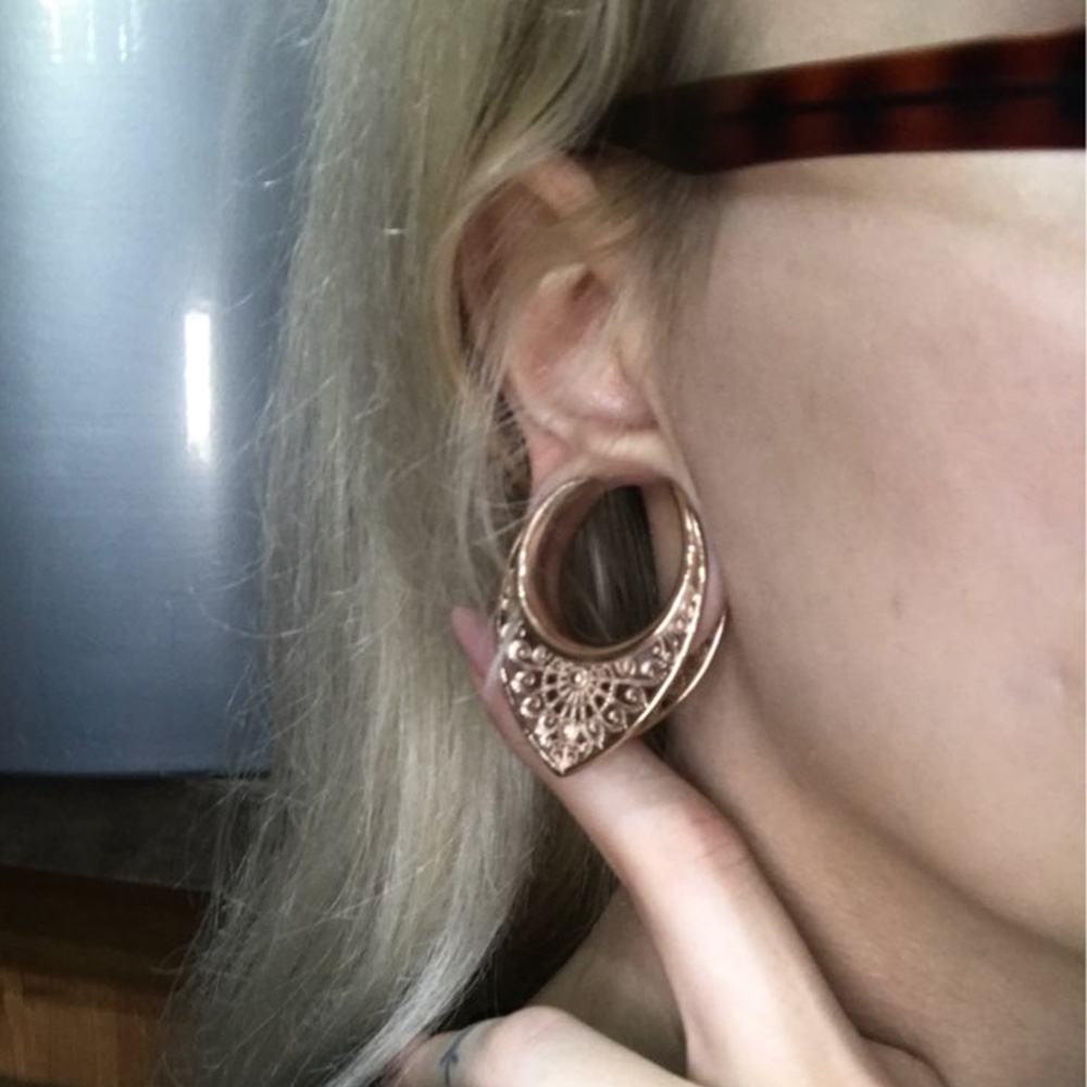شماعة أنفاق سرج كلاسيكية من ال - مراجعة Body Jewelry Hangers وسعره